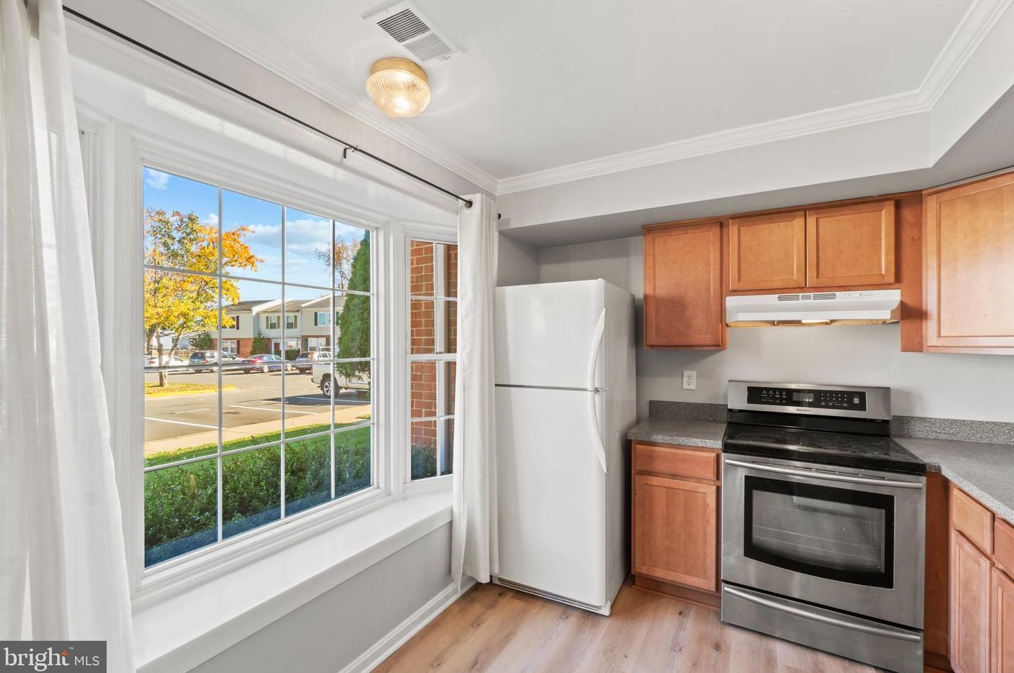 8842 Oak Hollow Ct, Manassas, VA 20109