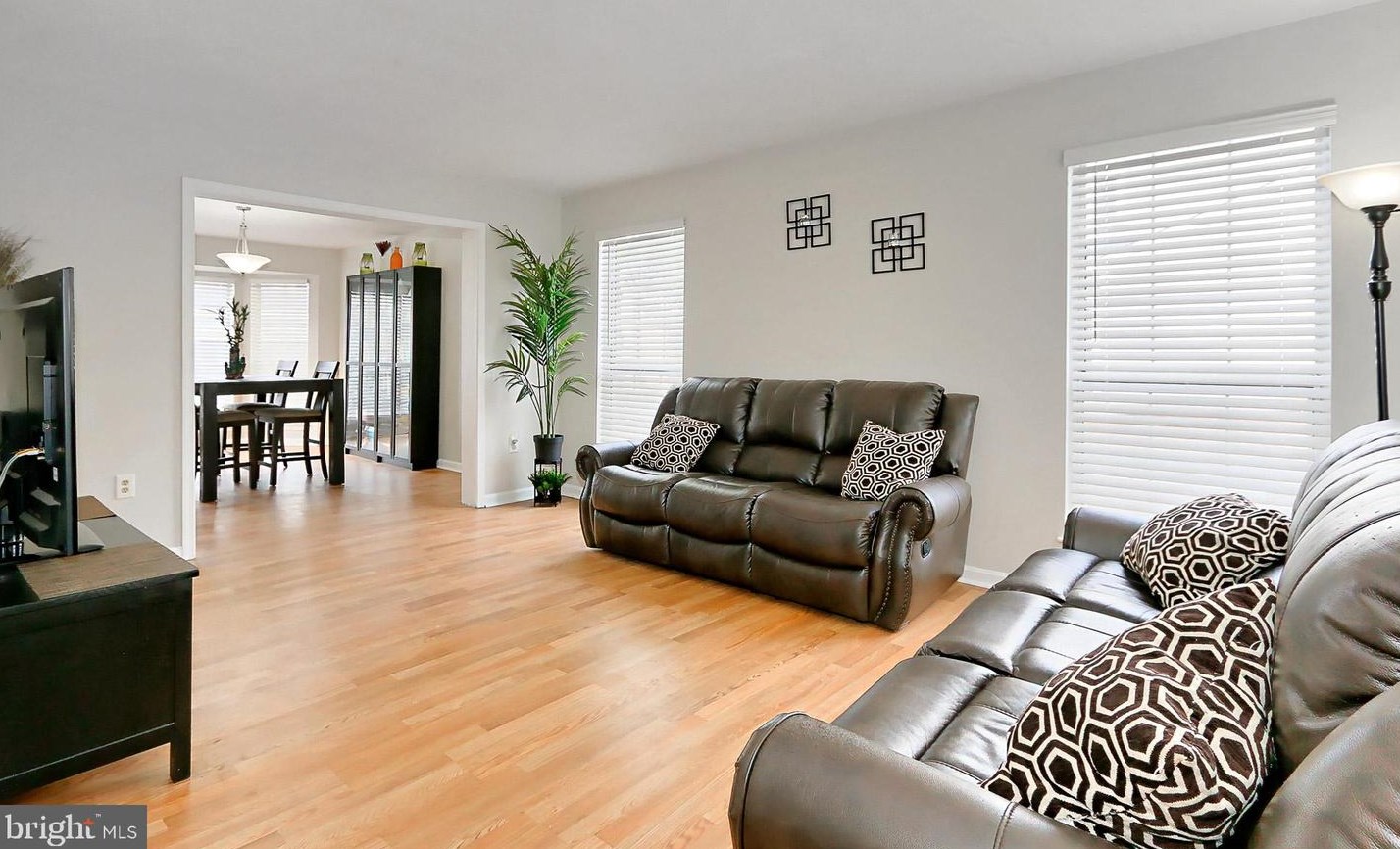 14698 Stratford Dr, Woodbridge, VA 22193
