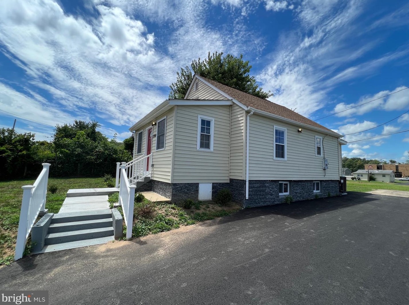 17914 Dr David Cline Ln, Dumfries VA  22026-2488 exterior
