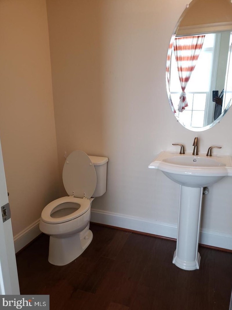 7087 Darbey Knoll Dr, Gainesville, VA 20155