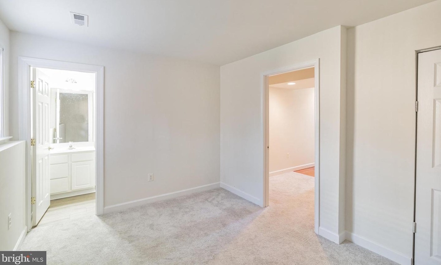 8103 Rainwater Cir, Manassas VA  20111-5225 exterior