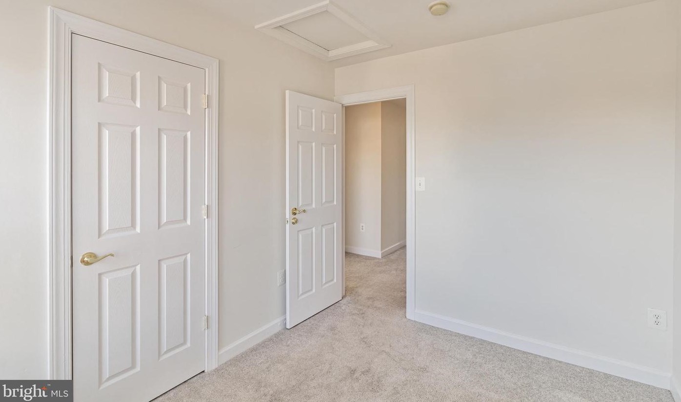 8103 Rainwater Cir, Manassas VA  20111-5225 exterior