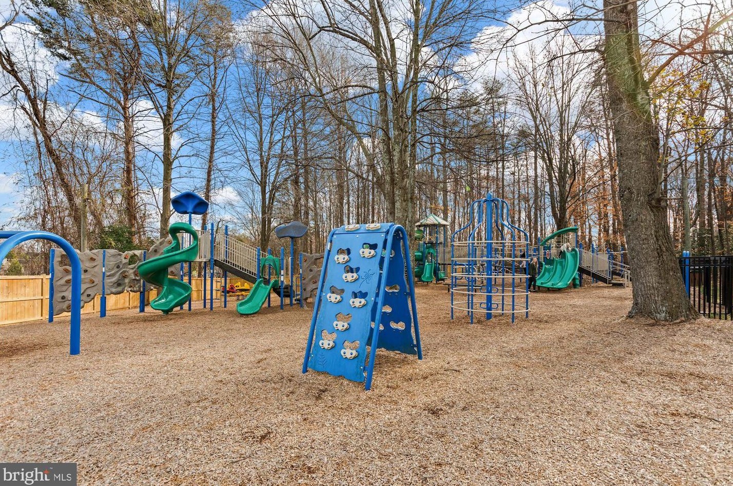 4941 Breeze Way, Dumfries VA  22025-1254 exterior