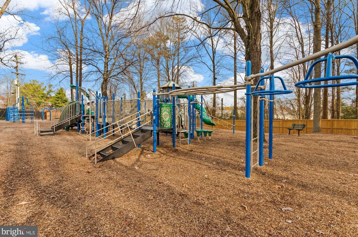 4941 Breeze Way, Dumfries VA  22025-1254 exterior