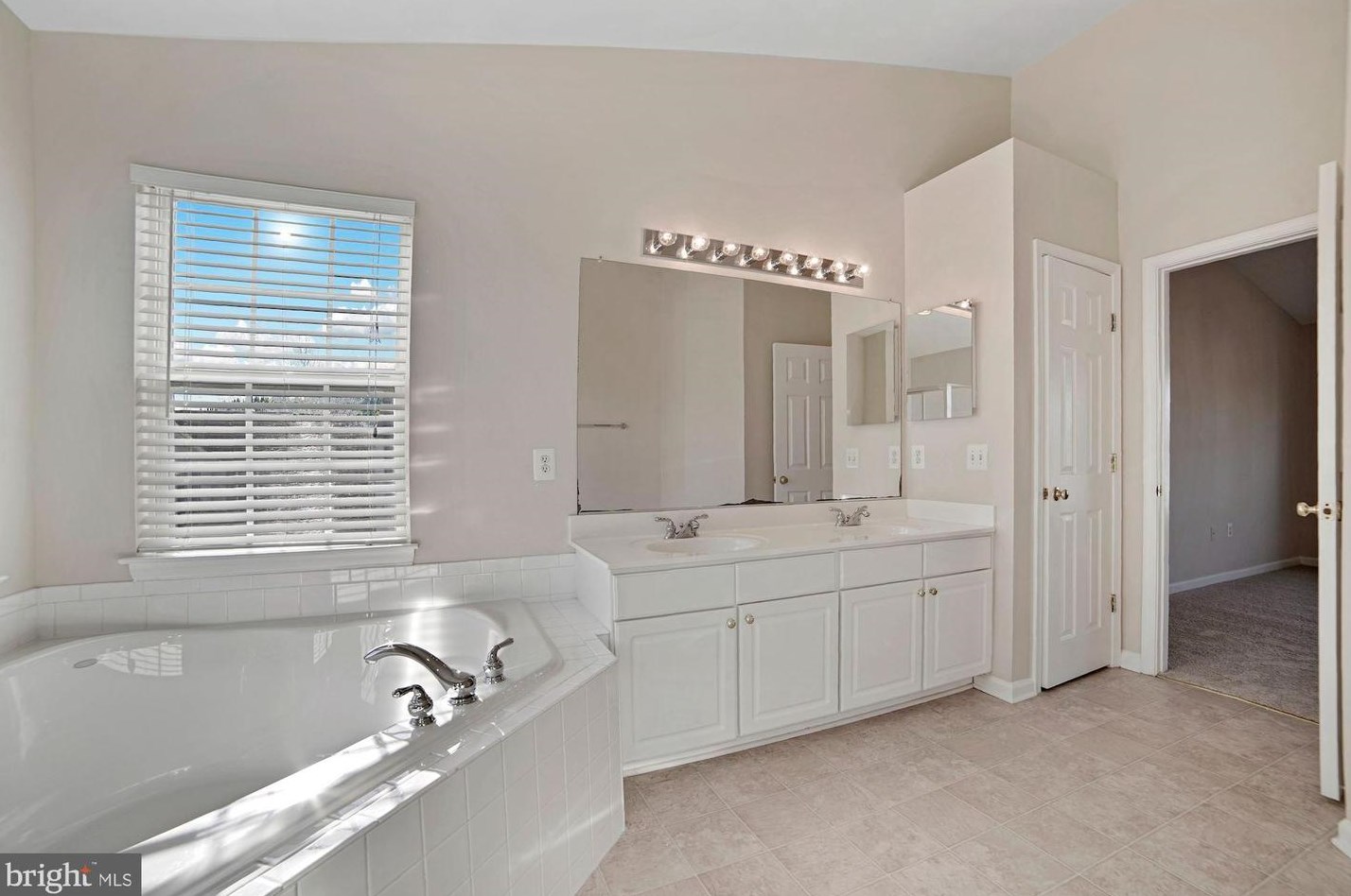 4941 Breeze Way, Dumfries VA  22025-1254 exterior