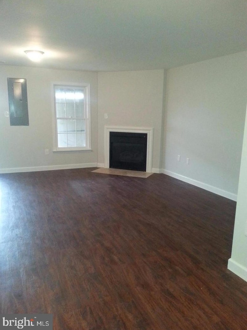 14090 Kramer Pl, Woodbridge VA  22193-5929 exterior