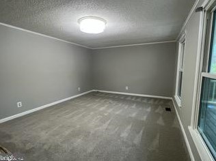 18909 Red Oak Ln, Triangle, VA 22172