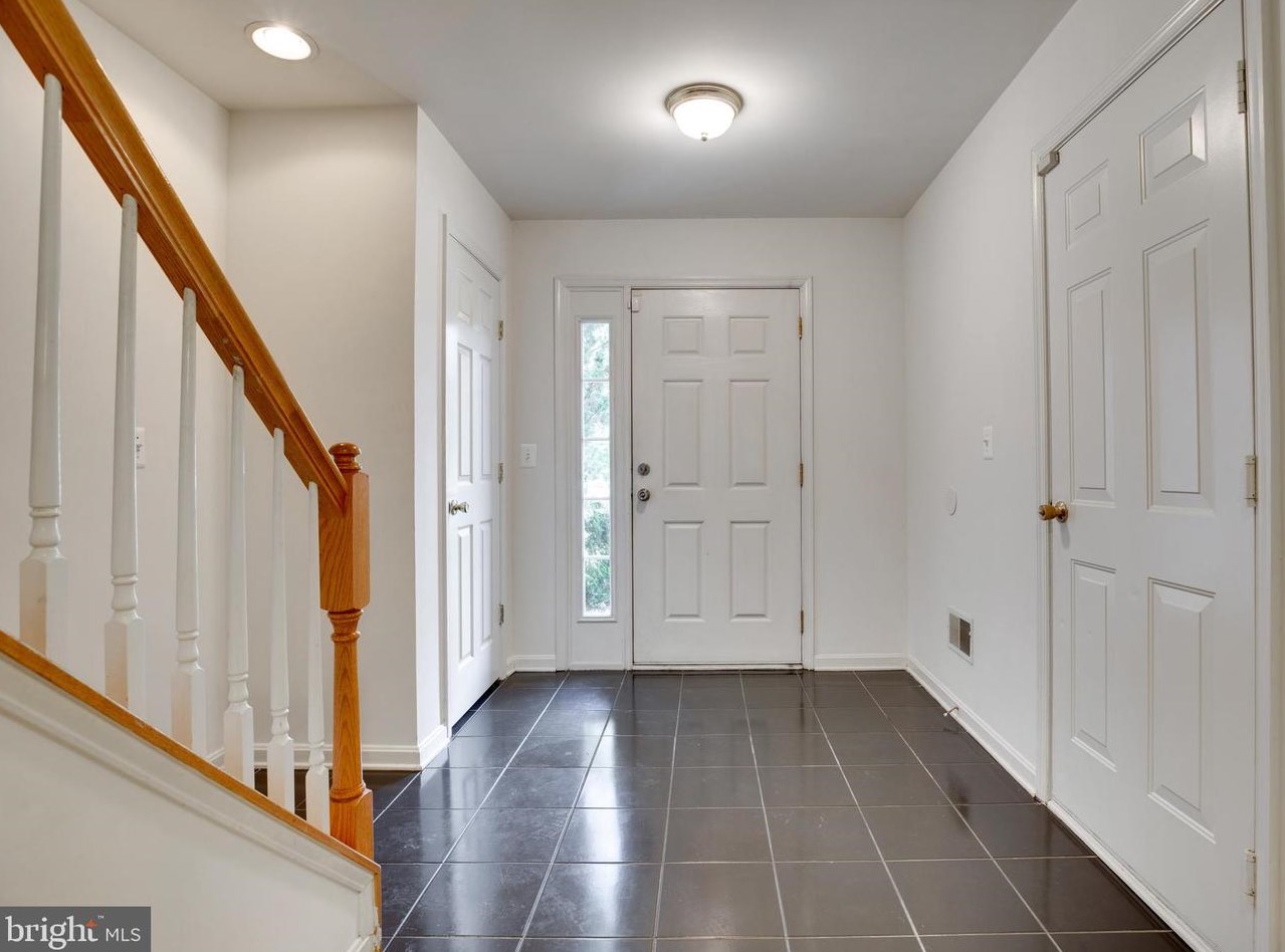 2943 Stockholm Way, Woodbridge, VA 22191