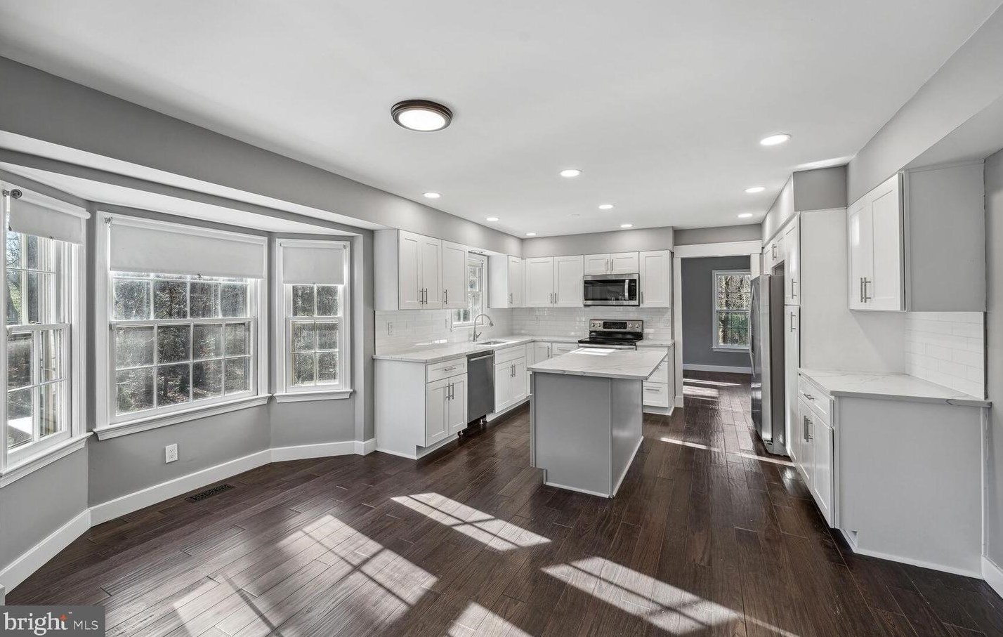 12823 Valleywood Dr, Woodbridge, VA 22192
