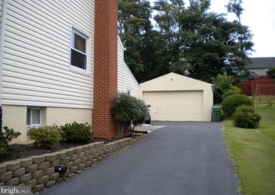 15821 Donald Curtis Dr, Woodbridge, VA 22191
