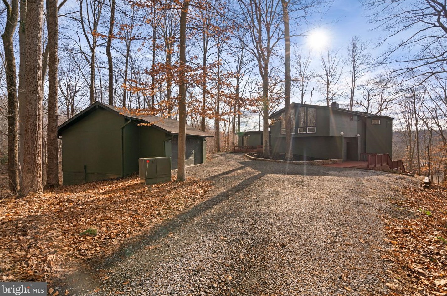 6121 Occoquan Forest Dr, Manassas VA  20112-3034 exterior
