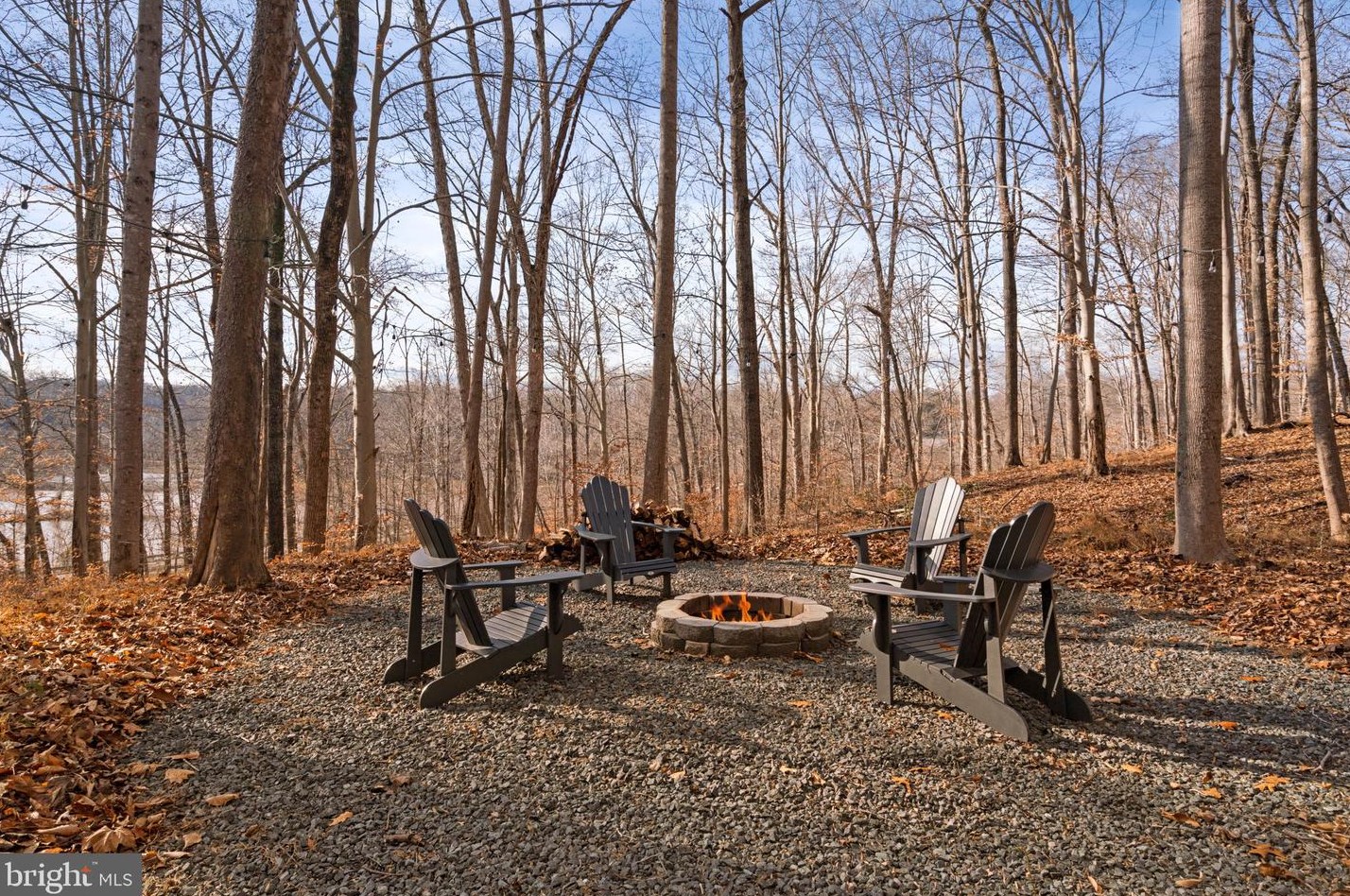 6121 Occoquan Forest Dr, Manassas VA  20112-3034 exterior