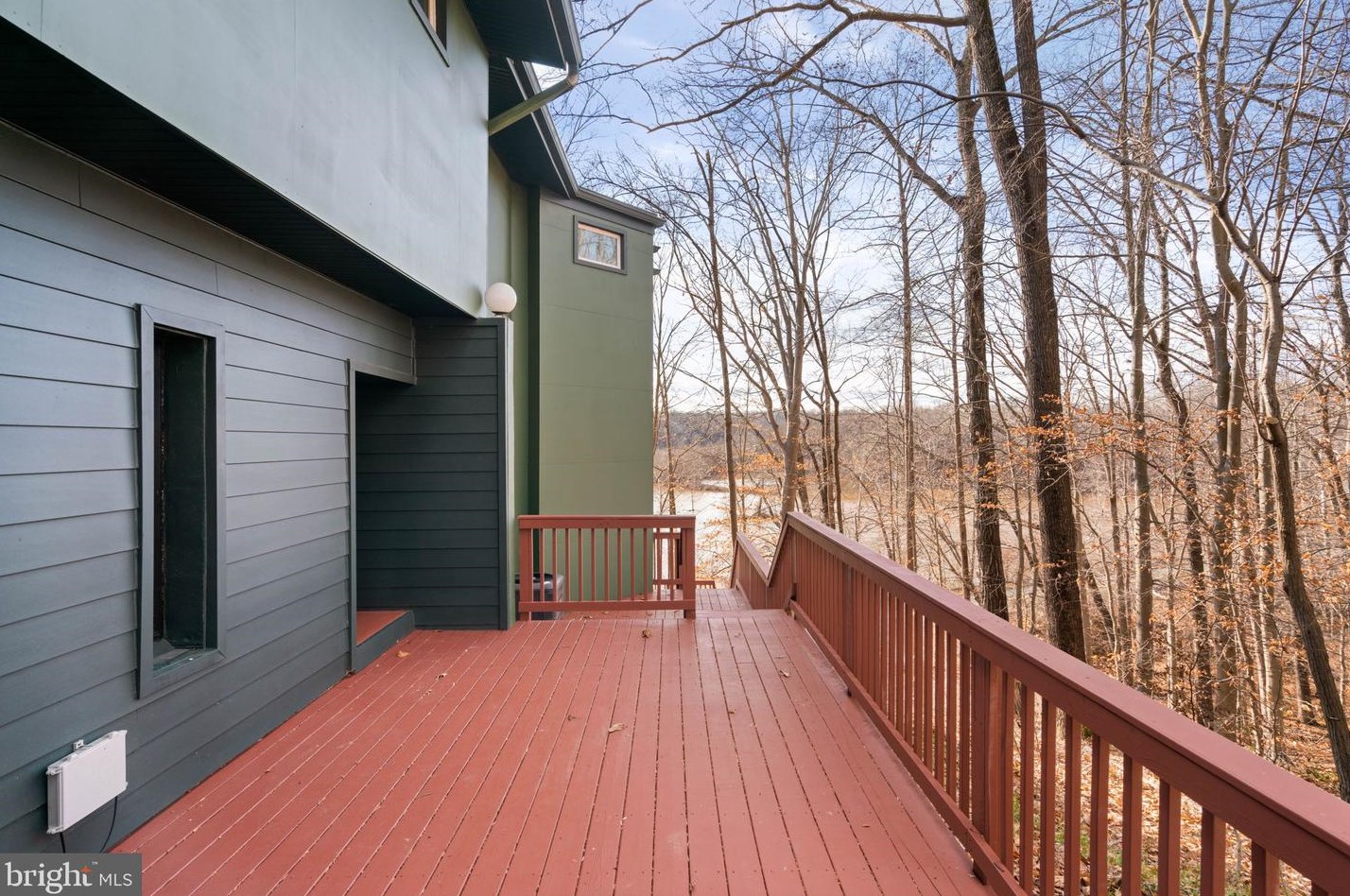 6121 Occoquan Forest Dr, Manassas VA  20112-3034 exterior