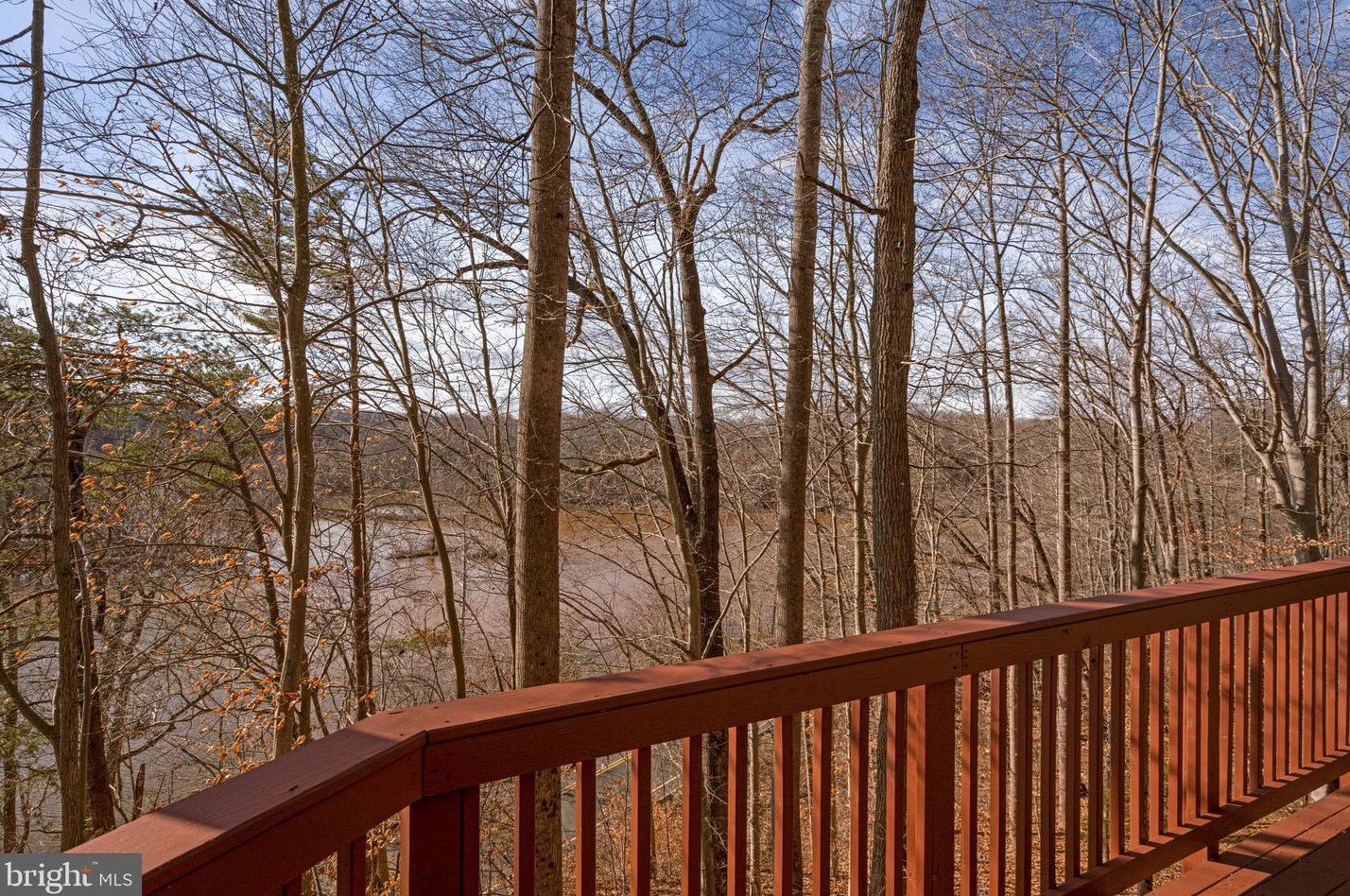 6121 Occoquan Forest Dr, Manassas VA  20112-3034 exterior