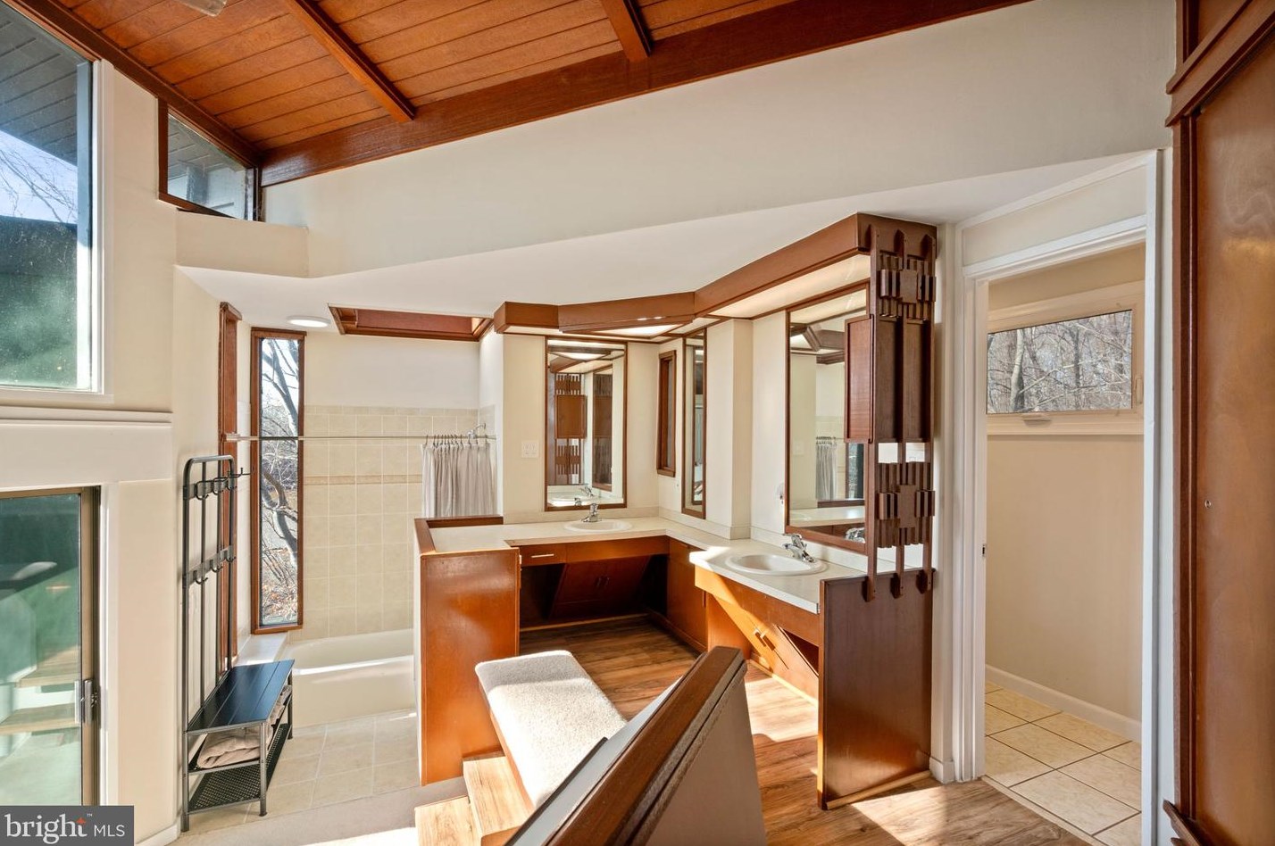 6121 Occoquan Forest Dr, Manassas VA  20112-3034 exterior