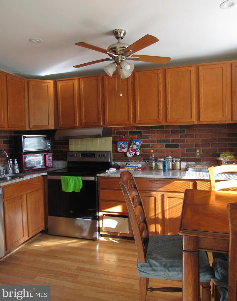 14776 Candlewood Ct, Woodbridge VA  22191-3108 exterior