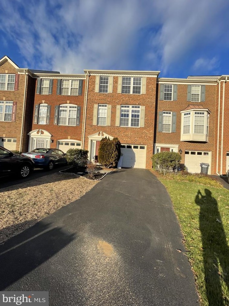 15044 Danehurst Cir, Gainesville, VA 20155