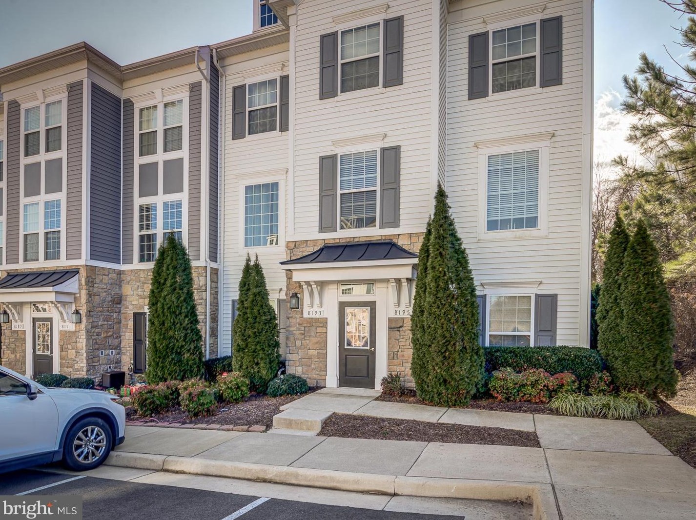 8193 Falls Grove Dr, Manassas, VA 20111