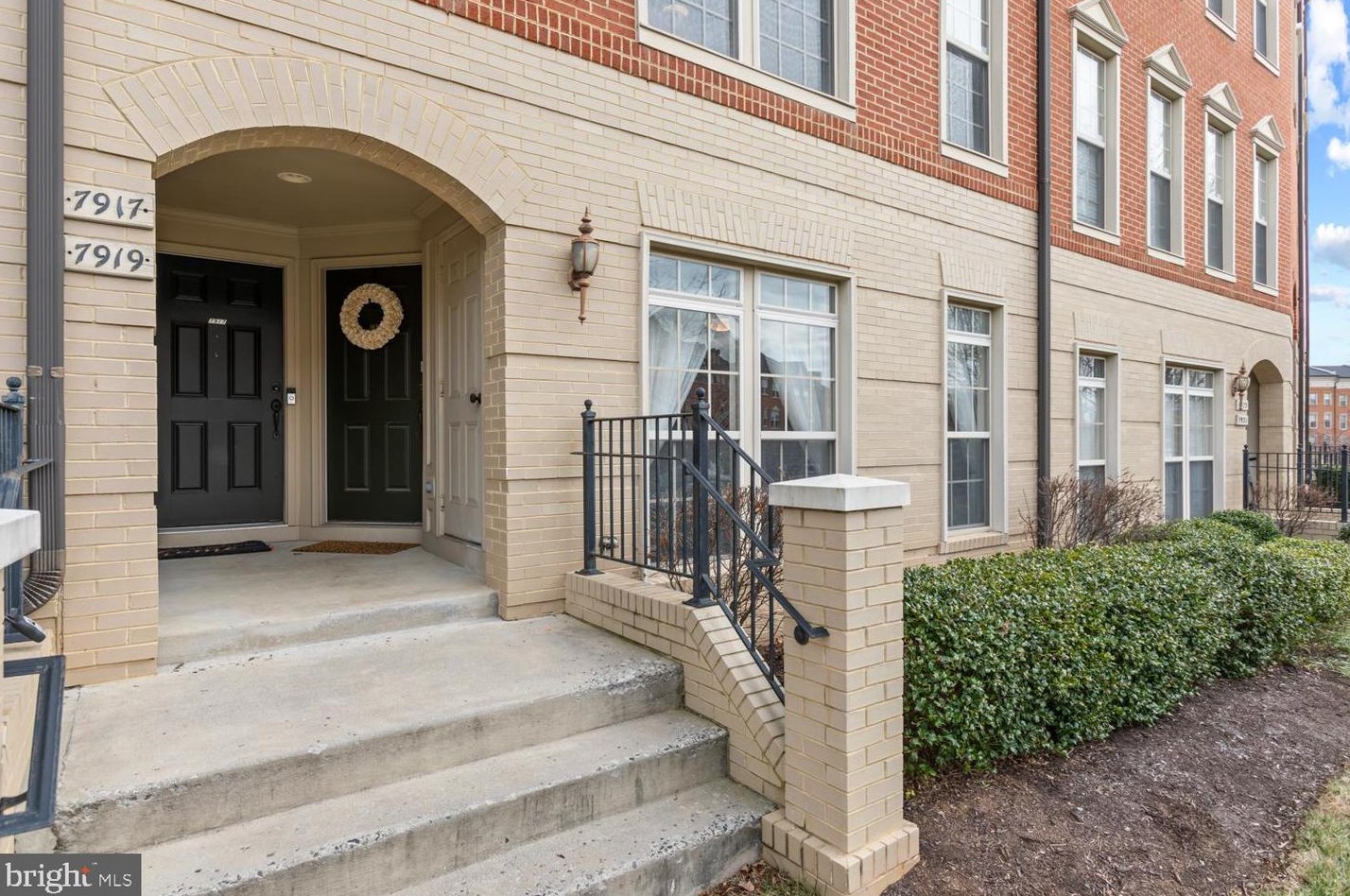 7919 Crescent Park Dr, Gainesville, VA 20155