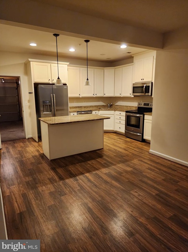 14896 Mason Creek Cir, Woodbridge VA  22191-3365 exterior