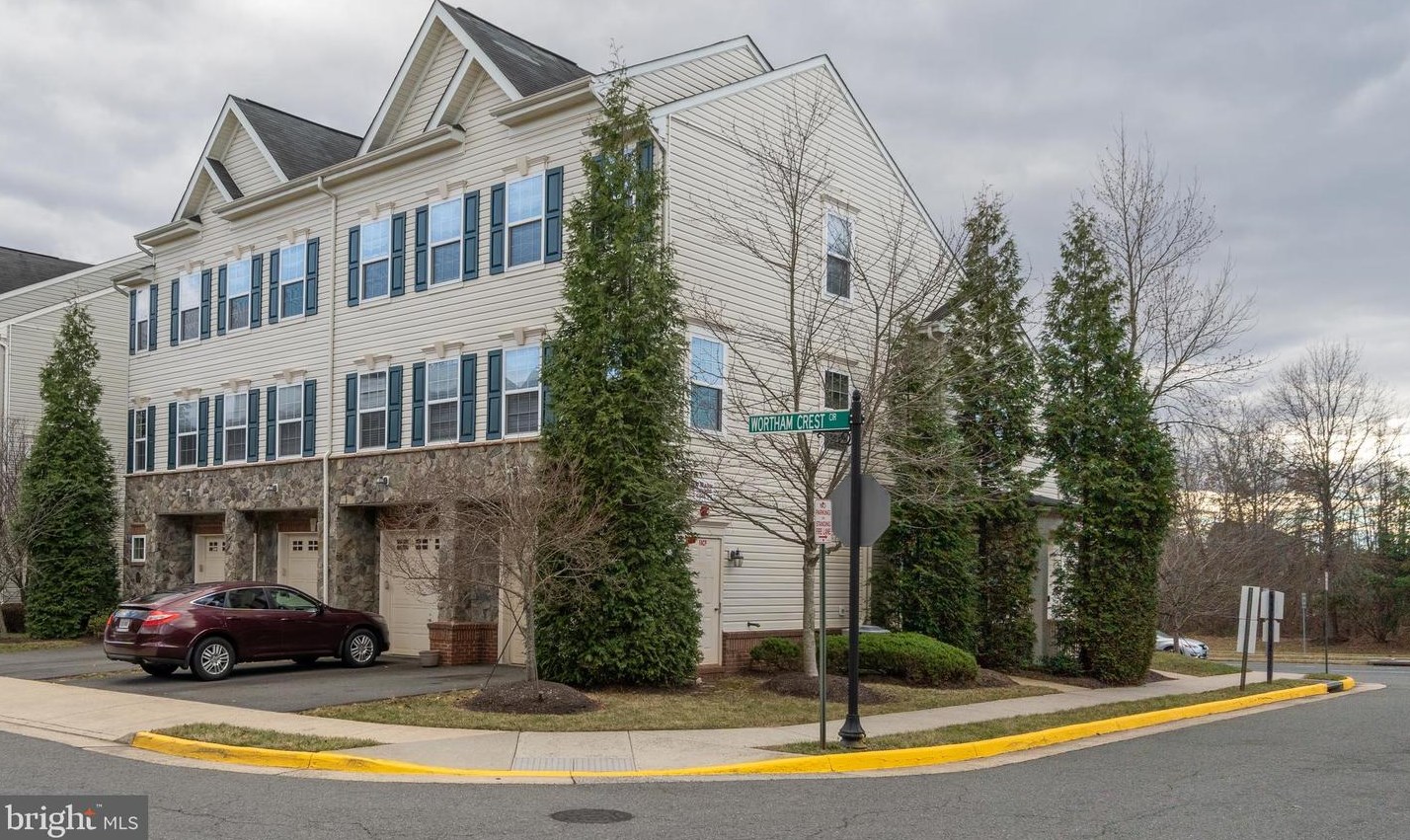 11108 Wortham Crest Cir, Manassas VA  20109-5689 exterior