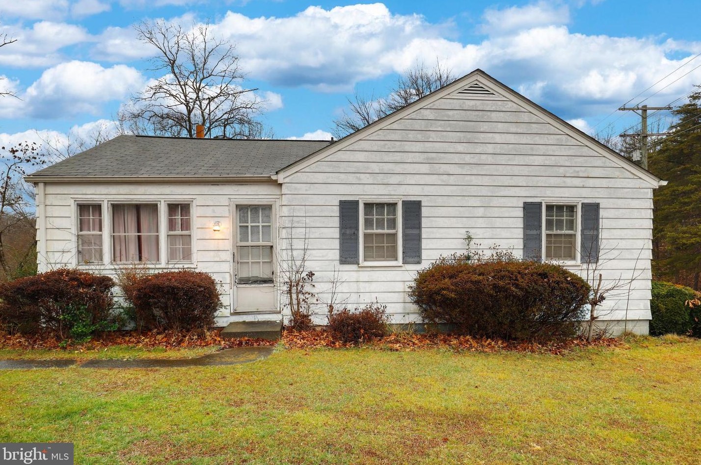 12204 Kahns Rd, Manassas, VA 20112