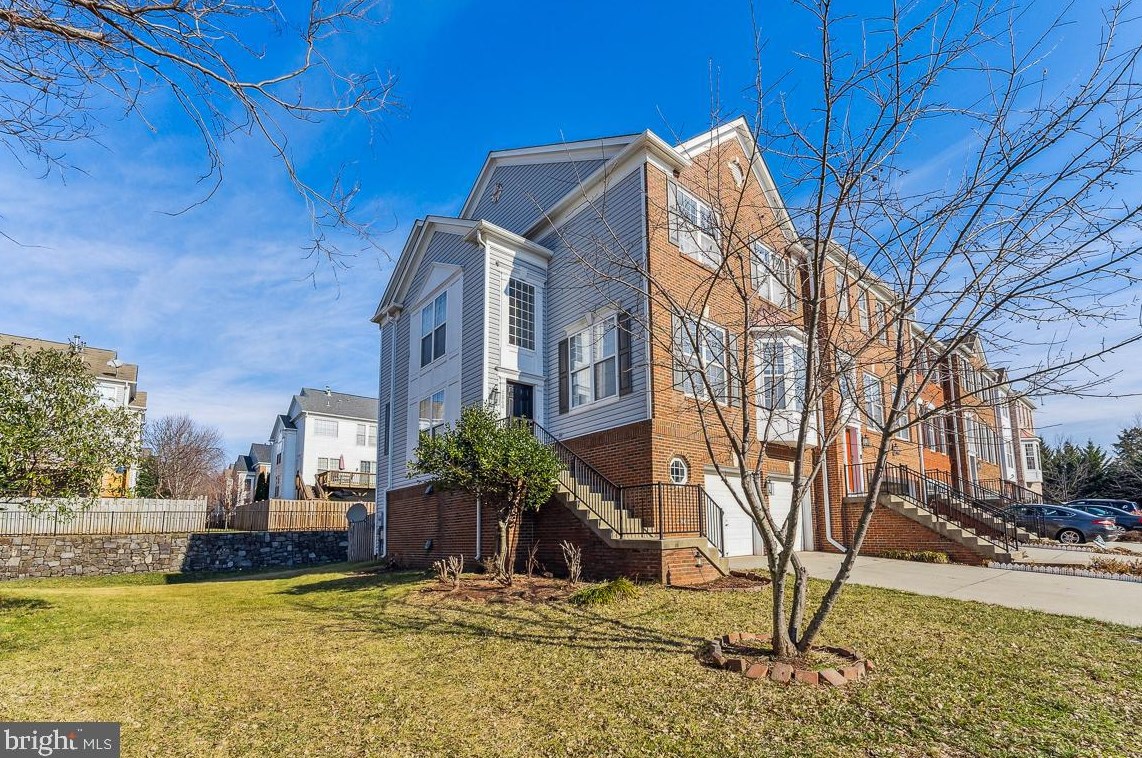 7060 Courtyard Way, Haymarket, VA 20169