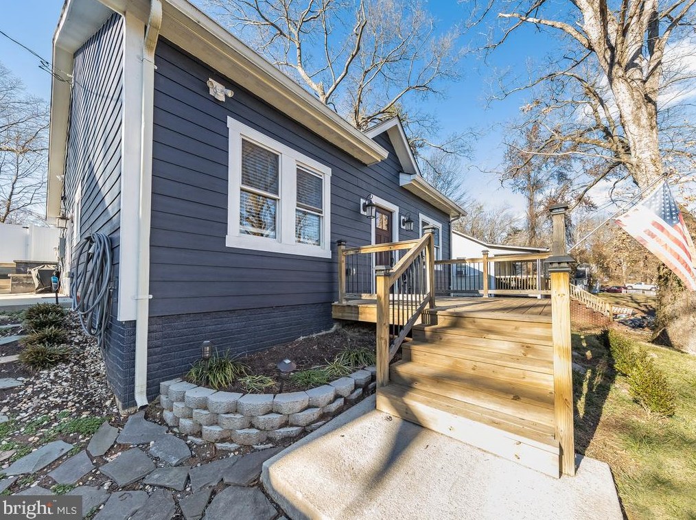 18618 Old Triangle Rd, Triangle, VA 22172