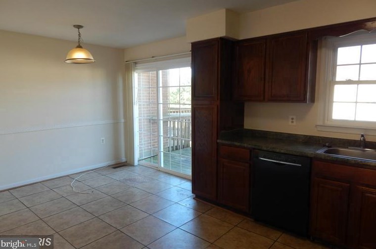 12066 Stallion Ct, Woodbridge, VA 22192