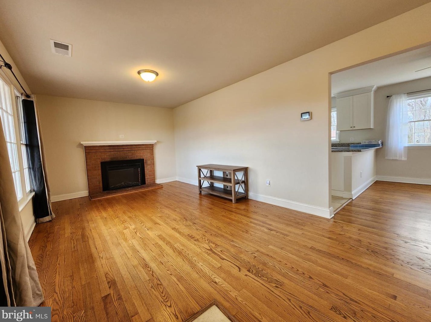 11712 Aden Rd, Nokesville, VA 20181