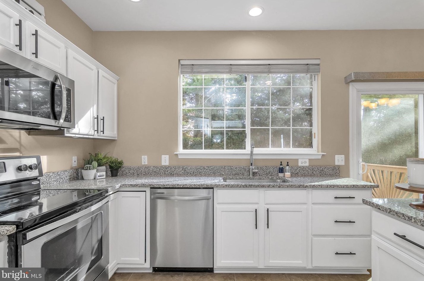 4921 Benecia Ln, Dumfries VA  22025-1243 exterior