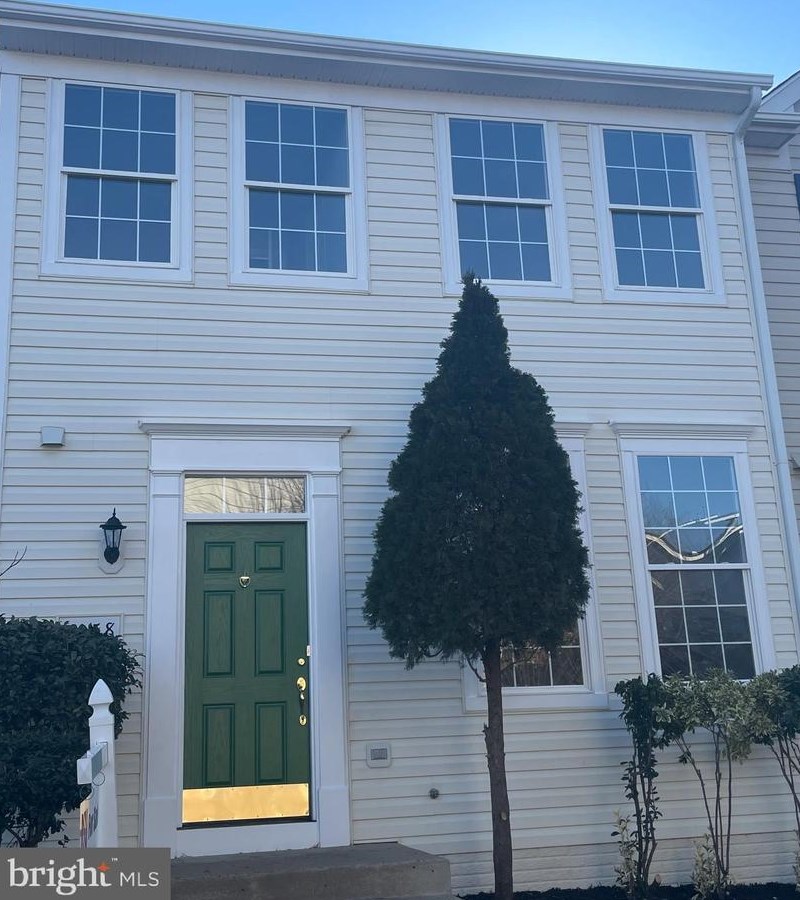 7058 Sauvage Ln, Gainesville, VA 20155