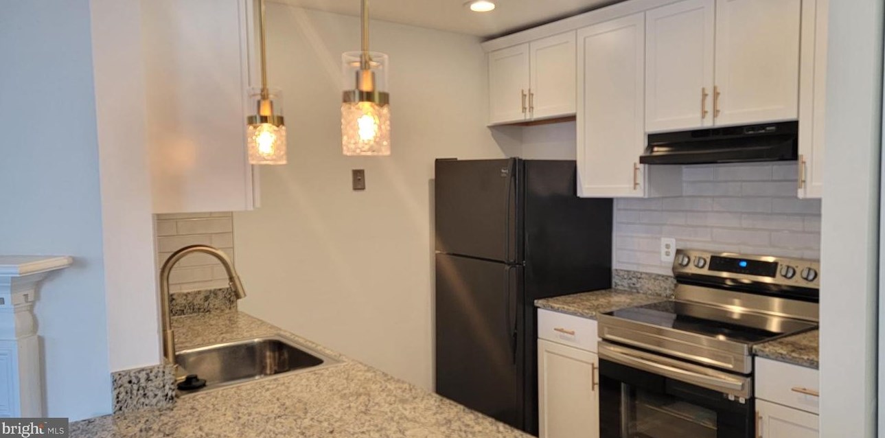 12172 Springwoods Dr, Woodbridge, VA 22192