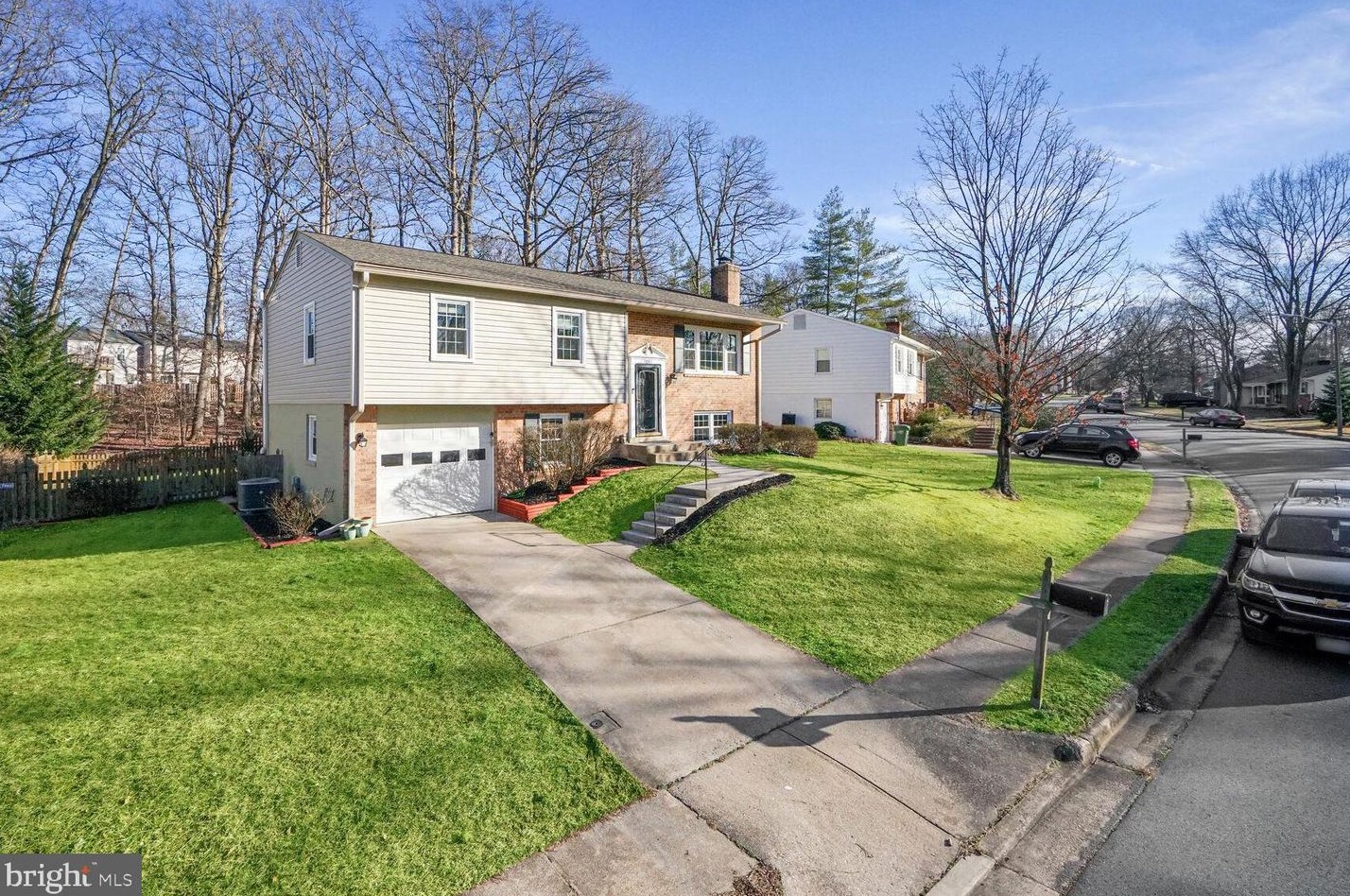 12057 Willowood Dr, Woodbridge, VA 22192