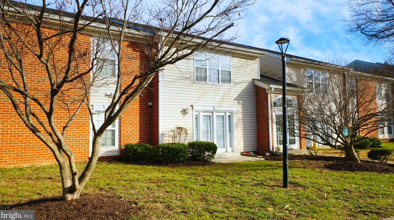 15587 Horseshoe Ln, Woodbridge, VA 22191
