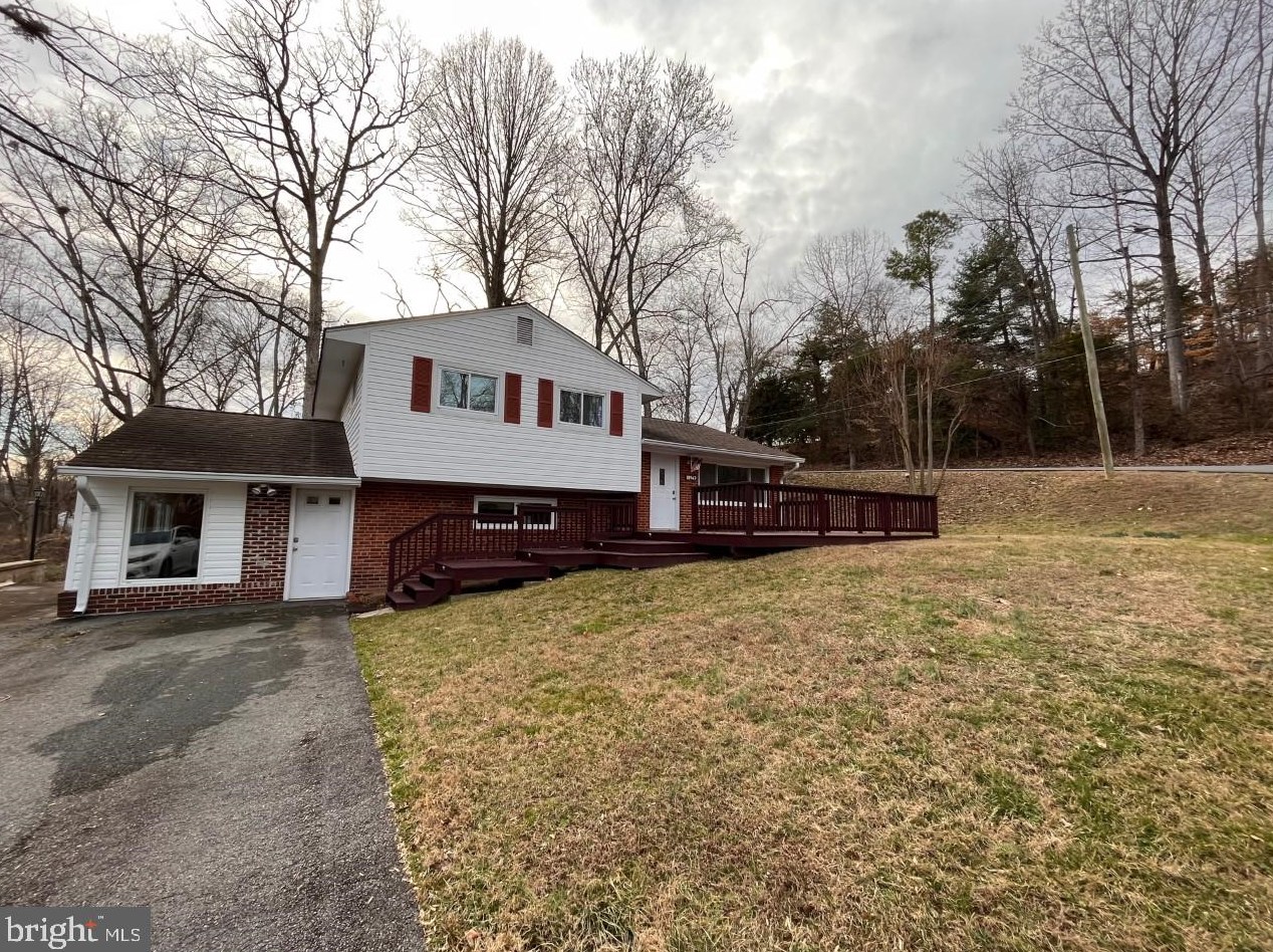 18949 Barnette Cir, Triangle, VA 22172