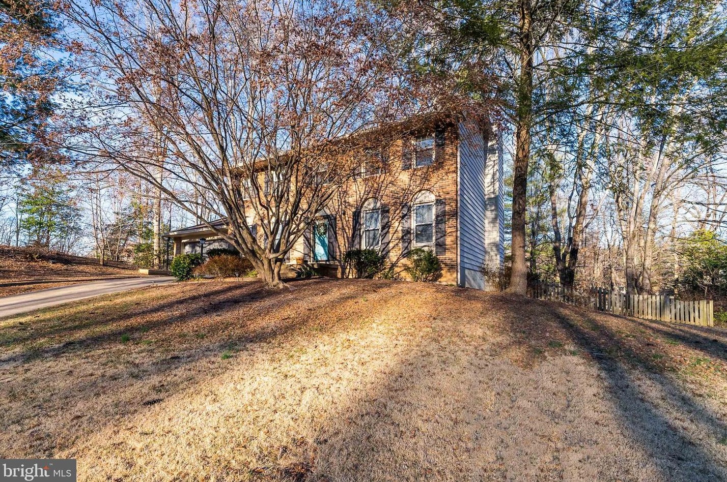 4706 Pinecrest Ct, Dumfries, VA 22025