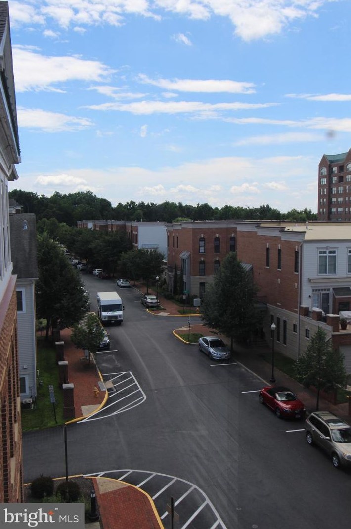 500 Belmont Bay Dr #411, Woodbridge, VA 22191