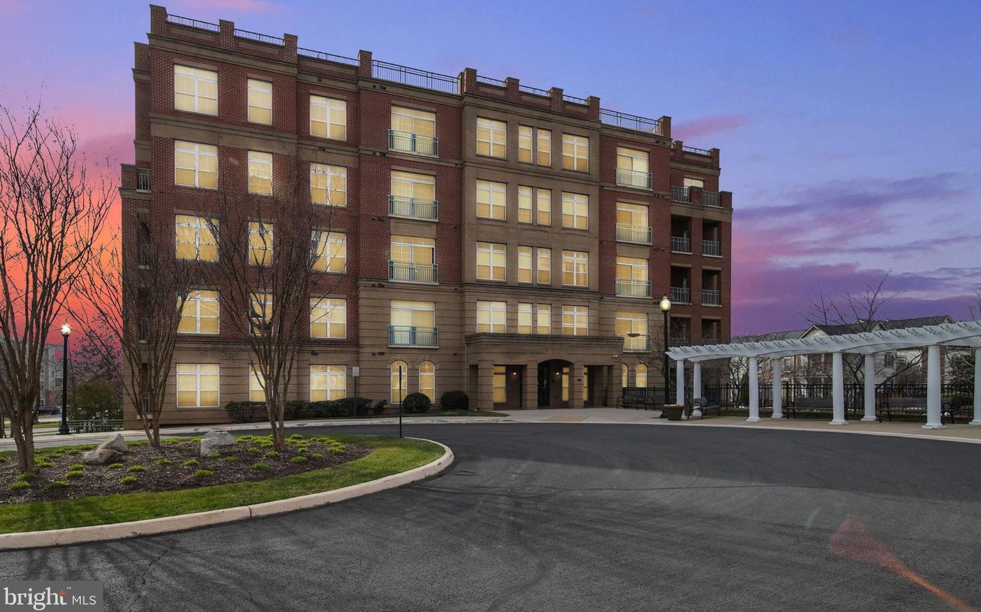 680 Watermans Dr #306, Woodbridge, VA 22191