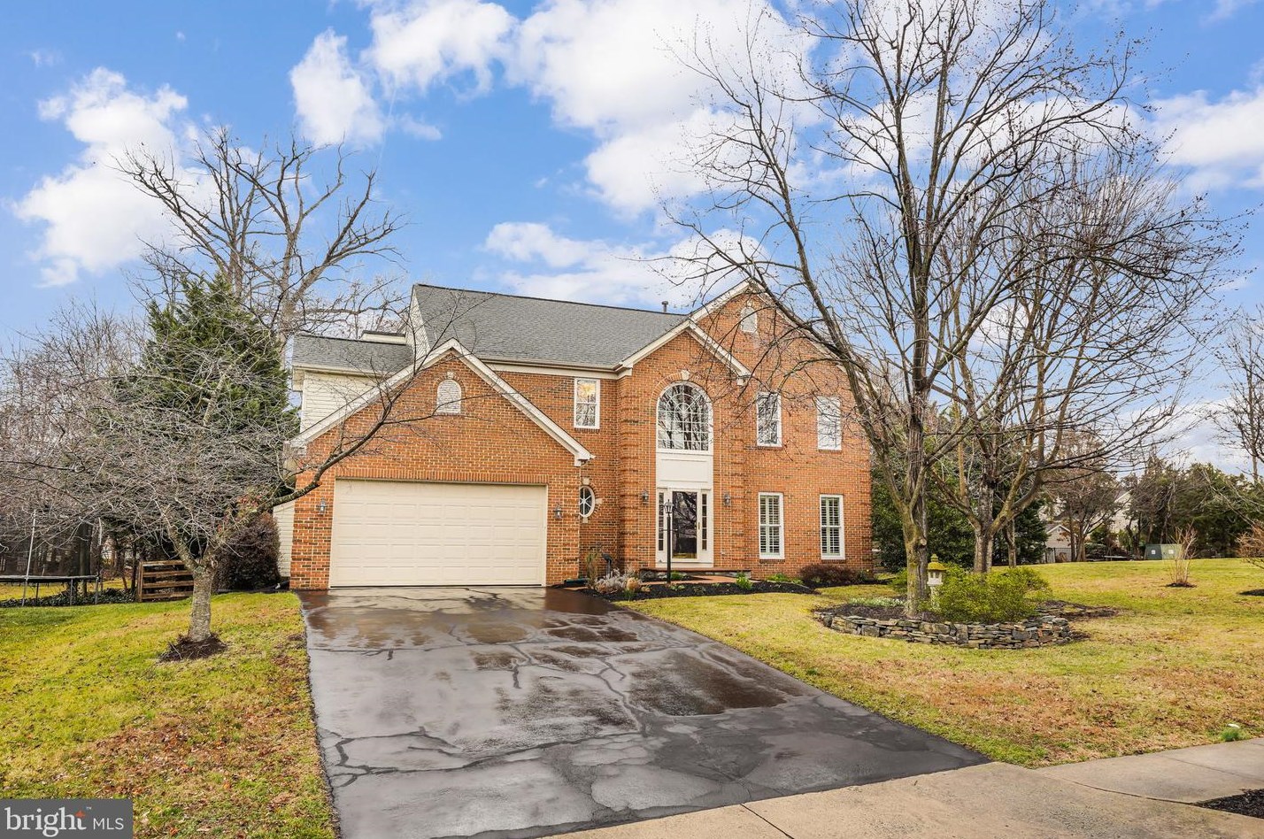 10045 Tummel Falls Dr, Bristow, VA 20136