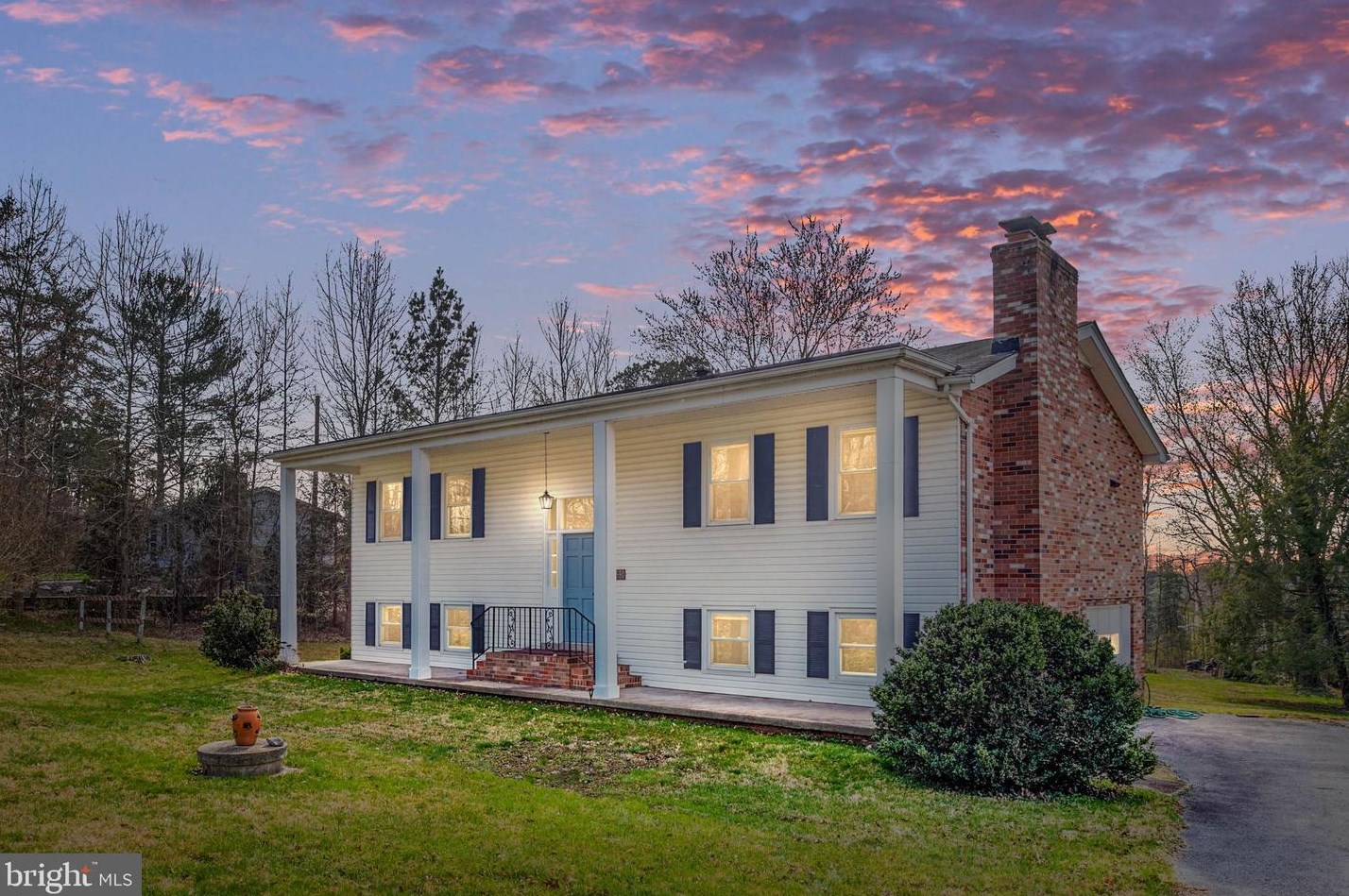 10350 Lake Jackson Dr, Manassas, VA 20111-2830