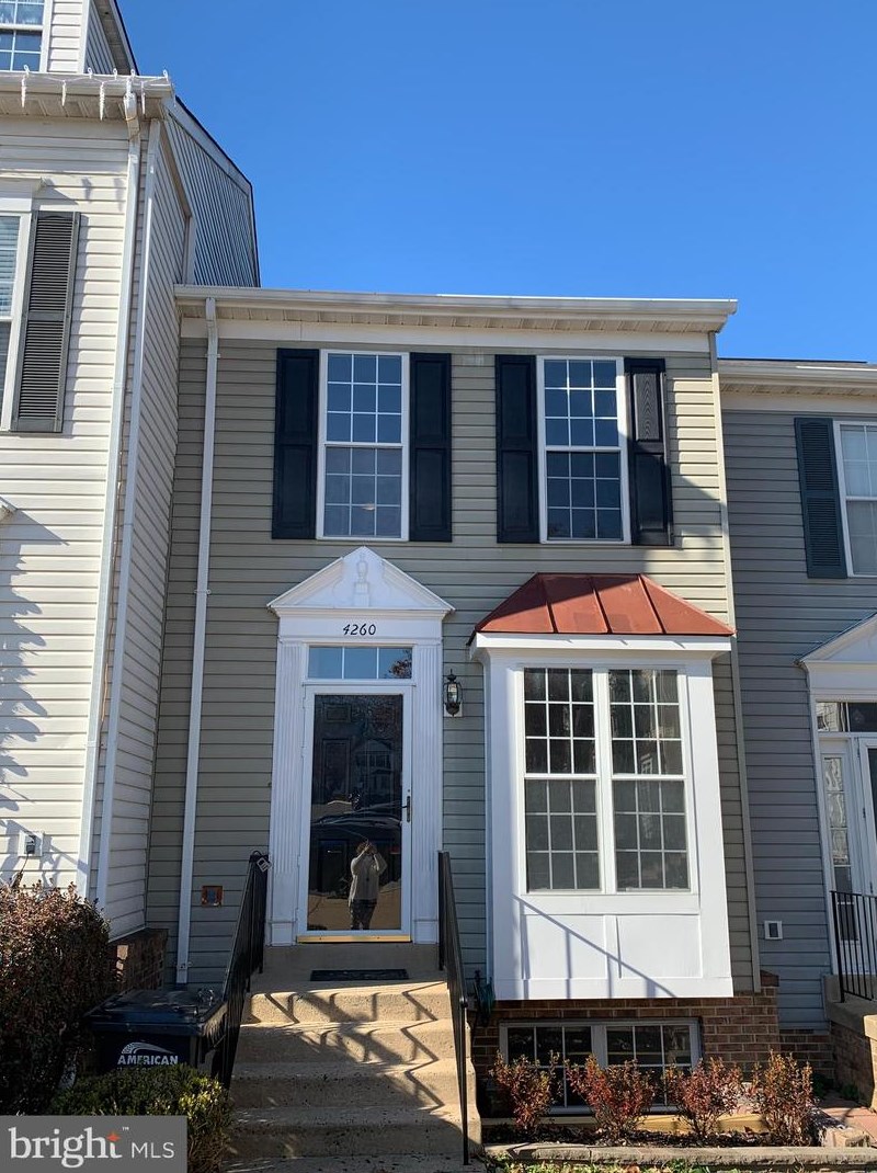 4260 Ashmere Cir, Dumfries VA  22025-1514 exterior