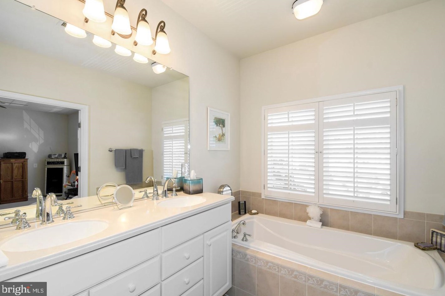 14800 Potomac Branch Dr, Woodbridge VA  22191-4056 exterior