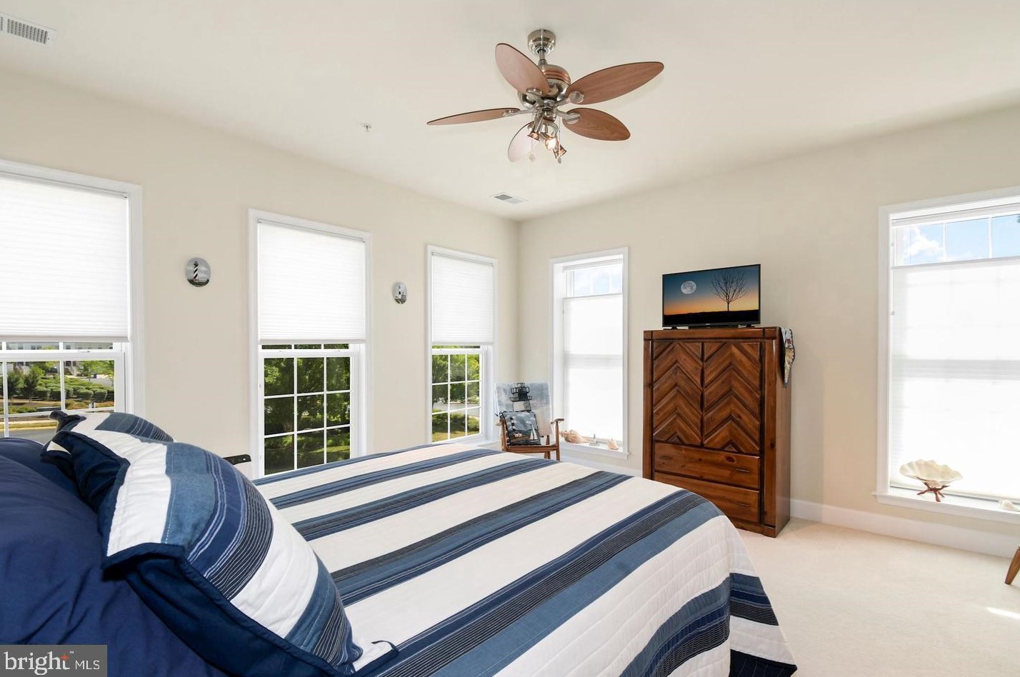 14800 Potomac Branch Dr, Woodbridge VA  22191-4056 exterior