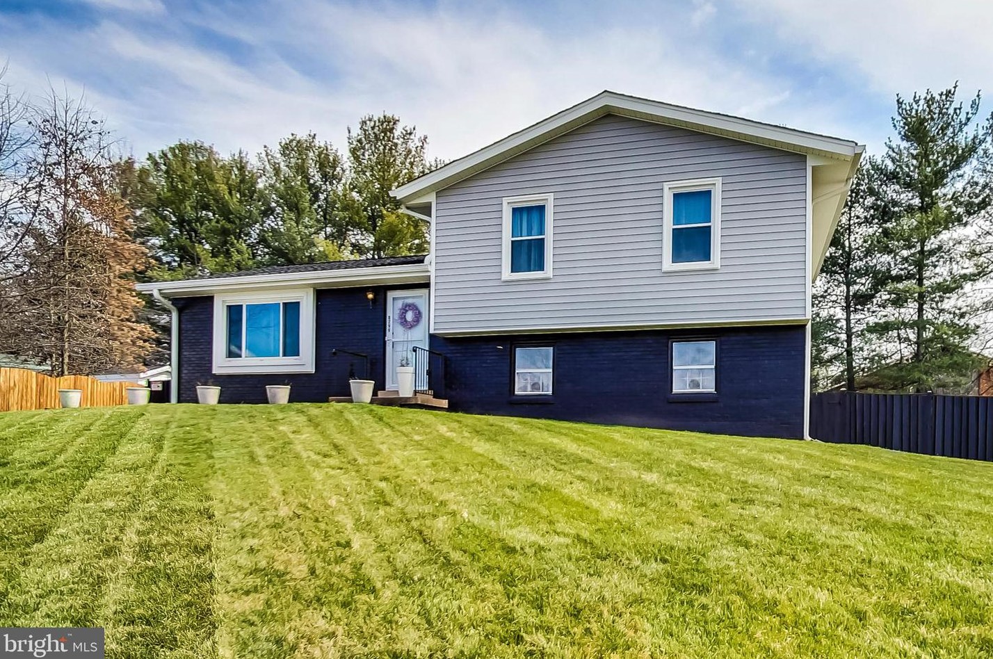 8299 Dixie Ct, Manassas, VA 20110-3613