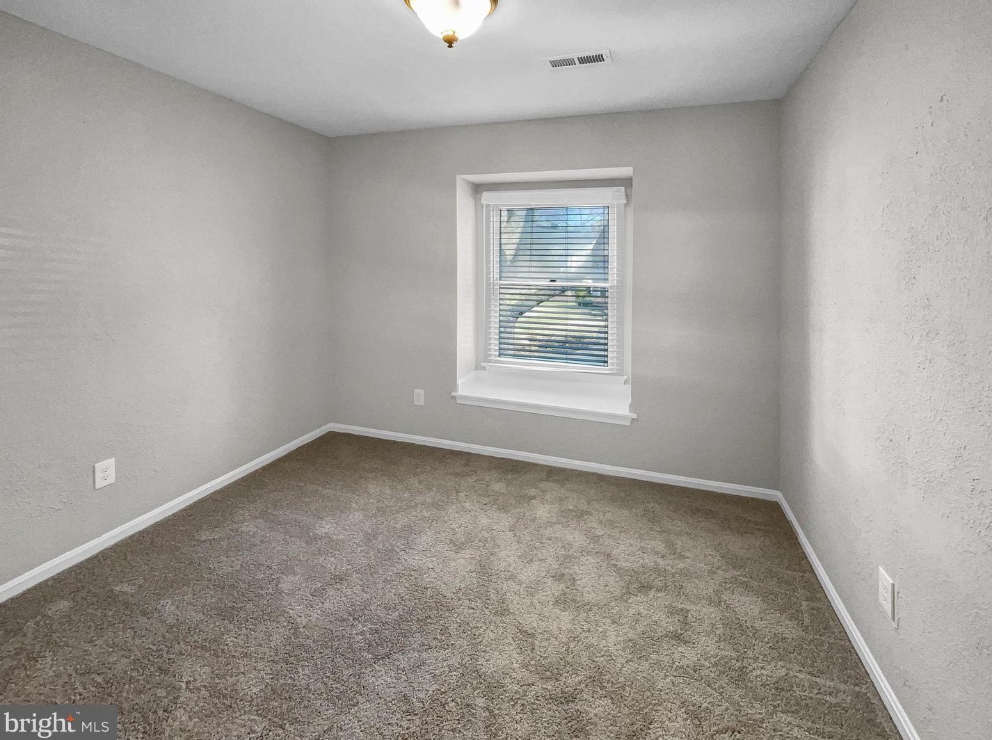 4405 Loganberry Ln, Dumfries VA  22025-1003 exterior