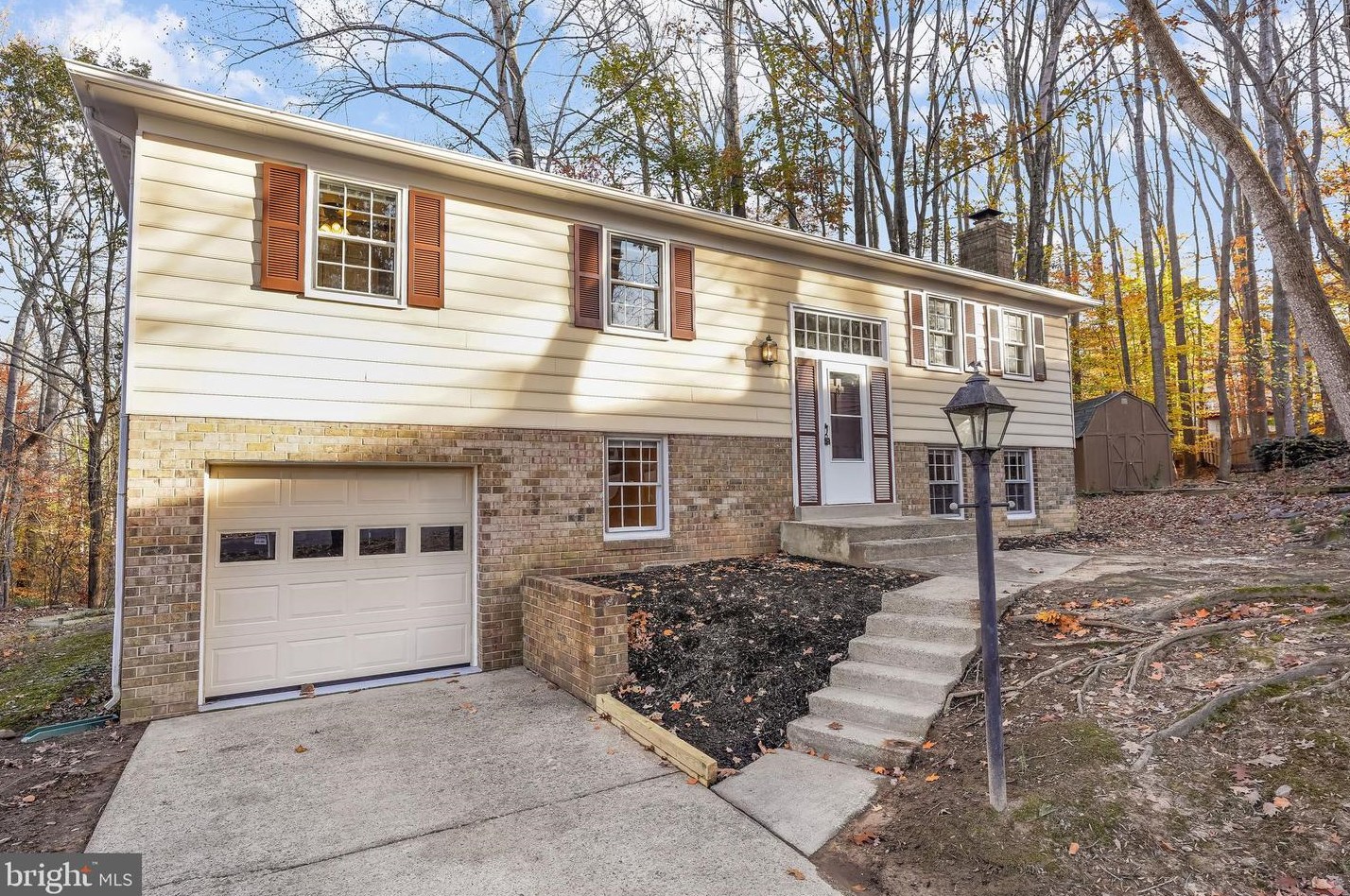 12003 Park Shore Ct, Woodbridge, VA 22192