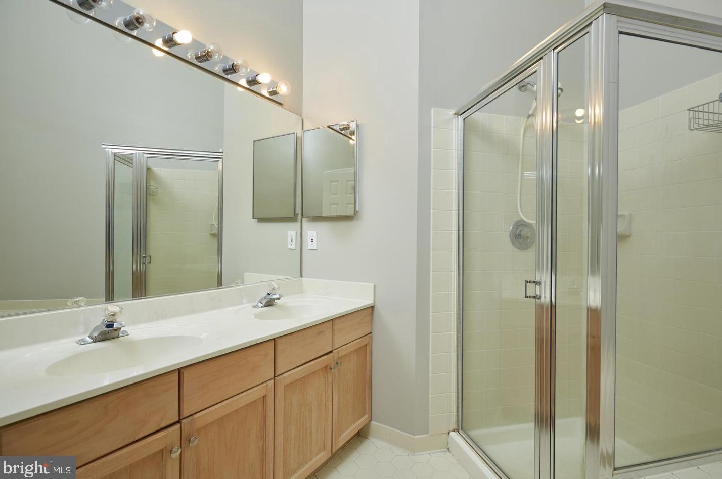 8044 Hilliard Dr, Manassas VA  20109-8214 exterior