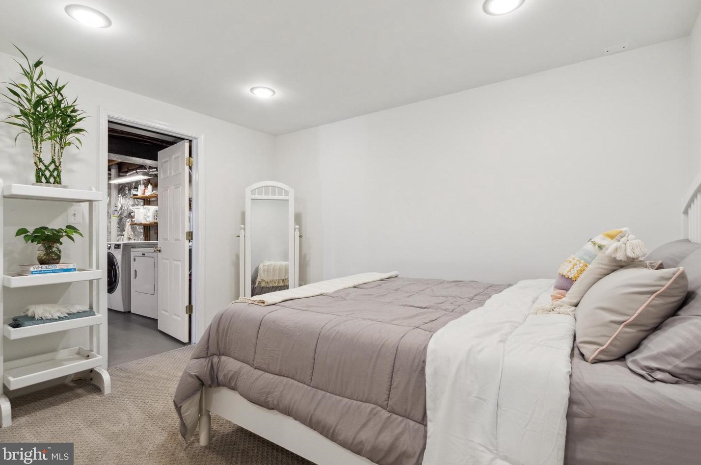 11824 Troika Ct, Woodbridge VA  22192-6282 exterior