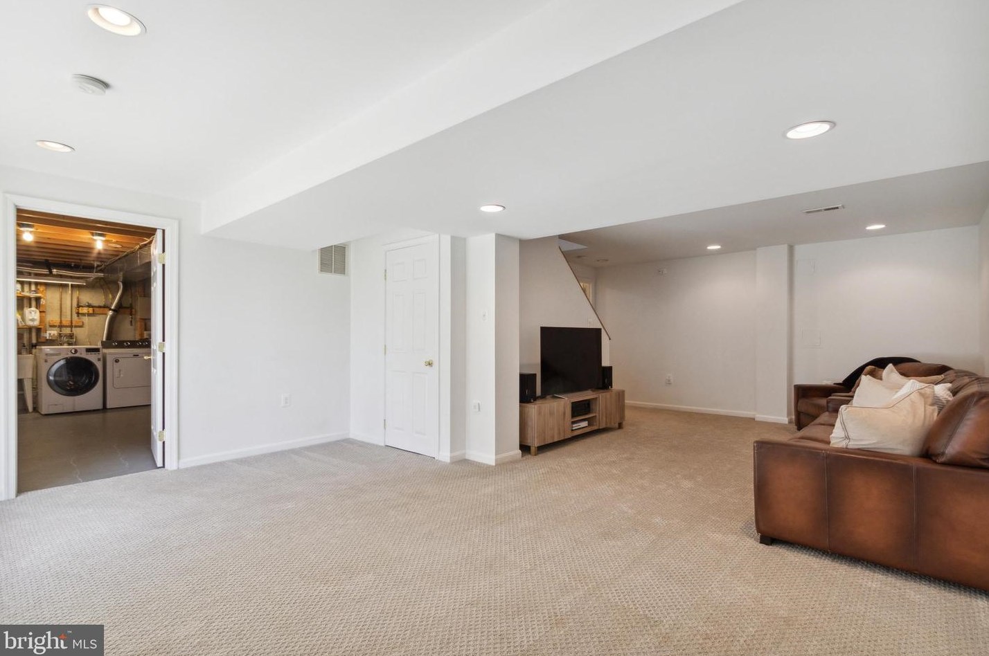 11824 Troika Ct, Woodbridge VA  22192-6282 exterior